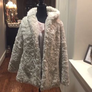 Ladies faux fur hollister coat sz m off white EUC